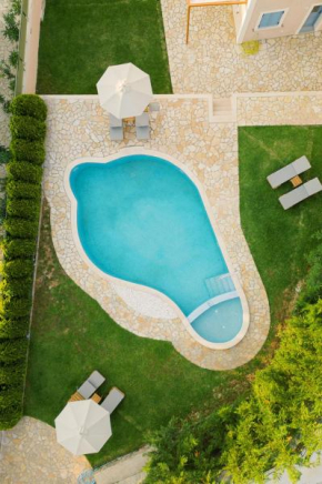 Vasilopoulos Residences - Villa Anthia with jacuzzi & shared pool